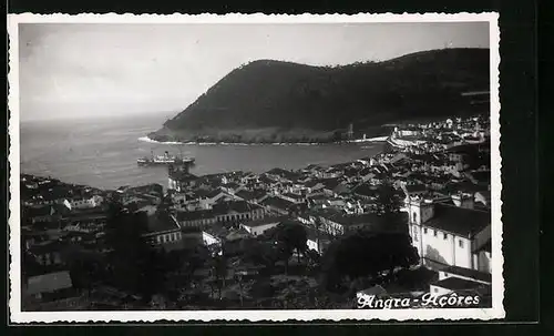 AK Angra /Acores, Ortsansicht mit Blick aus der Vogelschau zum Hafen
