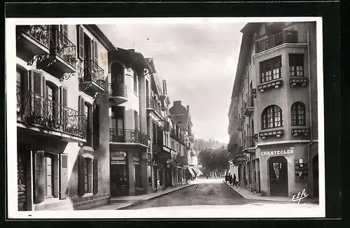 AK Salies de Béarn, Avenue du Jardin Public, Strassenpartie mit Geschäften
