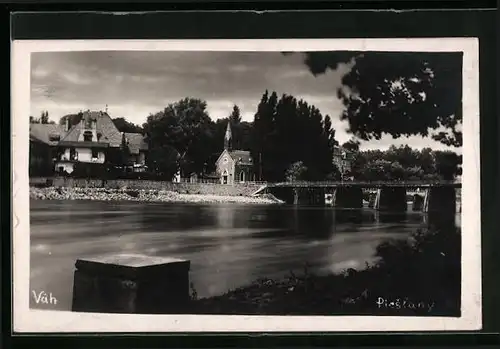 AK Piestany, Ortsansicht mit Blick über den Fluss und Kapelle
