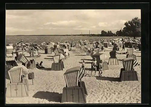 AK Ueckermünde, Haffbad mit Strandkörben und Kindern