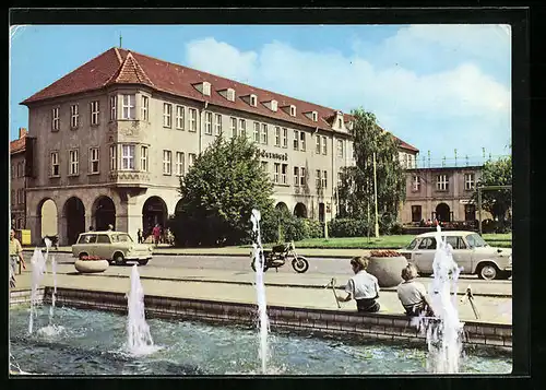 AK Prenzlau, Hotel Uckermark mit Springbrunnen