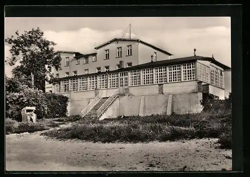 AK Lubmin, Blick zum Hotel am Meer mit Strandkorb