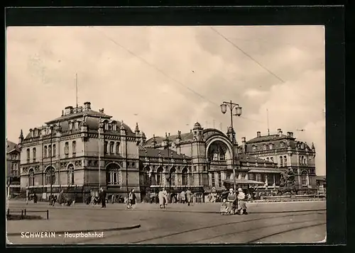 AK Schwerin, Strassenpartie am Hauptbahnhof