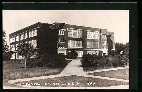 Foto-AK Spirit Lake, IA, High School