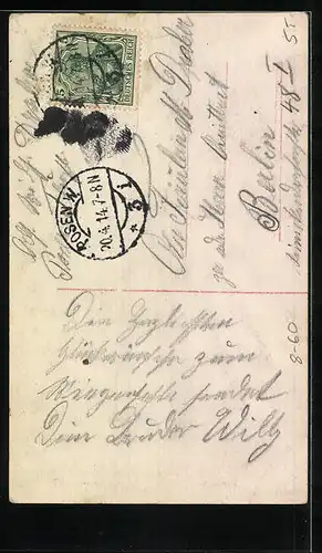 AK Junger Page in der Stadt überbringt Blumen und Geschenke