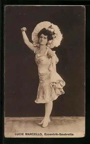 AK Lucie Marcello, Exzentrik-Soubrette im Tanzkleid, Musikerin