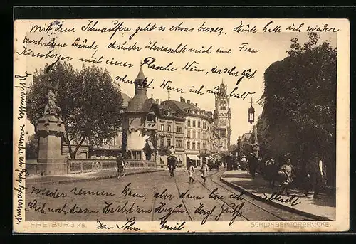 AK Freiburg i. Br., Passanten auf der Schwalbenthorbrücke