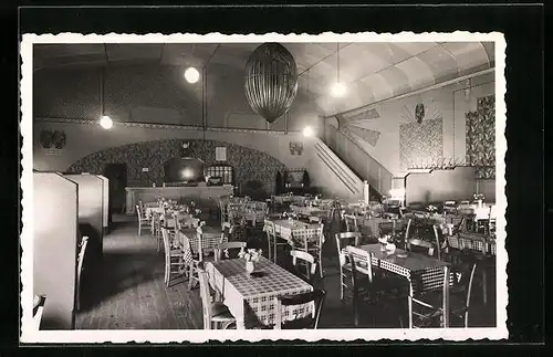 AK Rochefort, in einer Gaststube