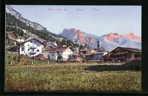 AK Perrara / Fassa in Tirol, Partie am Ortsrand, Blick auf den Perra