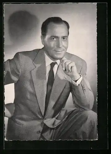 AK Schauspieler Paul Klinger charmant im Anzug