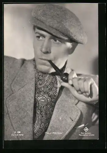 AK Schauspieler Paul Klinger im Anzug mit Mütze und Pfeife