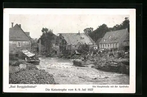 AK Bad Berggiesshübel, Die Katastrophe 1927, Die Hauptstrasse mit der Apotheke bei Hochwasser