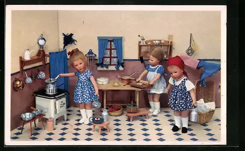 AK Käthe Kruse-Puppen beim Kochen in der Küche