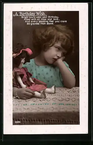AK Kleines Mädchen mit ihrer Puppe