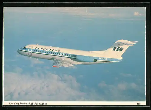 AK Flugzeug Fokker F 28 Fellowship der Linjeflyg über den Wolken