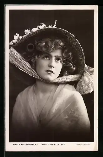 AK Schauspielerin Gabrielle Ray im Kostün einer Bühnenrolle