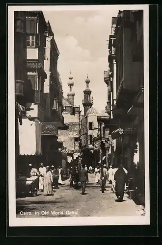 AK Cairo, Passanten auf einer Geschäftsstrasse