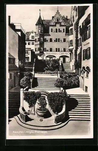 AK Kempten i. Allgäu, Freitreppe mit Handlung Eduard Weitmann und Louis Jäger