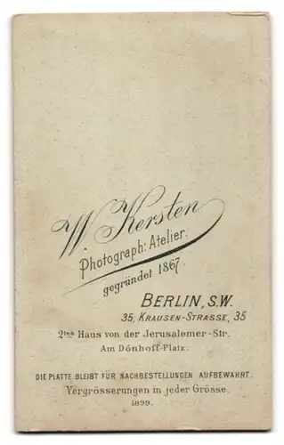 Fotografie W. Kersten, Berlin, Krausen-Strasse 35, Portrait junge Frau in edler Bluse