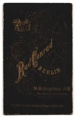 Fotografie Rud. Conrad, Berlin, König-Strasse 34-36, Portrait junger Herr mit Vollbart