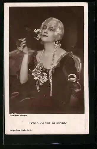 AK Schauspielerin Gräfin Agnes Esterhazy mit Perücke im Filmkleid