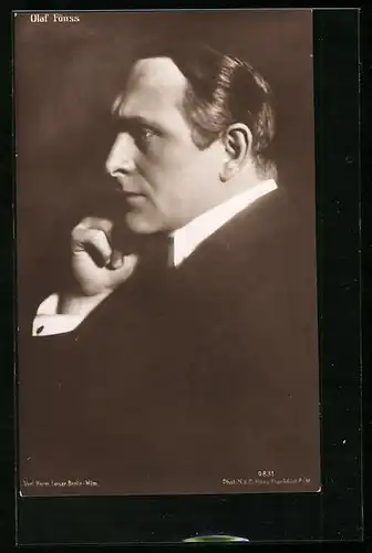 AK Schauspieler Olaf Fönss im eleganten Jackett