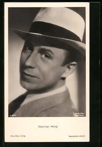 AK Schauspieler Werner Hinz charmant mit Hut