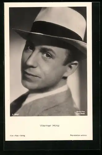 AK Schauspieler Werner Hinz charmant mit Hut