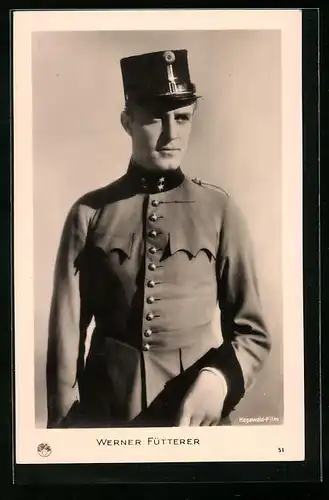 AK Schauspieler Werner Fuetterer in einer Filmuniform