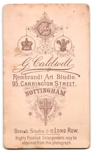 Fotografie G. Caldwell, Nottingham, 95. Carrrington Street, junger Herr mit Flaumenbart