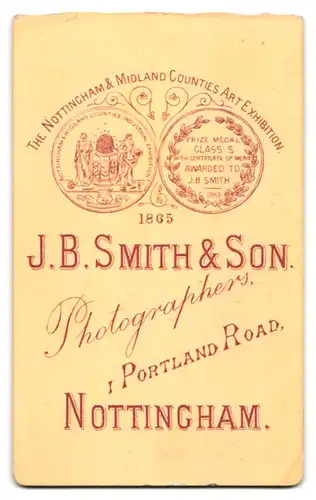 Fotografie J. B. Smith & Son, Nottingham, 1. Portland Road, Herr in Jacke mit Einstecktuch