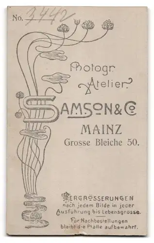 Fotografie Samson & Co., Mainz, Grosse Bleiche 50, Kleines Mädchen im modischen Kleid