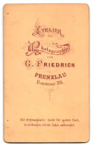 Fotografie G. Friedrich, Prenzlau, Baustr. 326, Kleines Mädchen im weissen Kleid