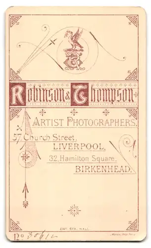 Fotografie Robinson & Thompson, Liverpool, 57, Church Street, Junger Herr im Anzug mit Krawatte