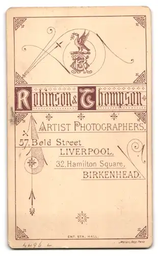 Fotografie Robinson & Thompson, Liverpool, 57, Bold Street, Bürgerliches Paar mit einem Buch