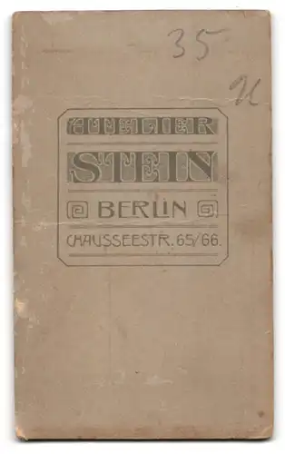 Fotografie Atelier Stein, Berlin, Chausseestr. 65-66, Kleiner Junge in Hemd und Hose