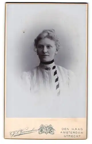 Fotografie C. J. L. Vermeulen, Den Haag, Toussaintkade 11, Junge Dame mit Hochsteckfrisur