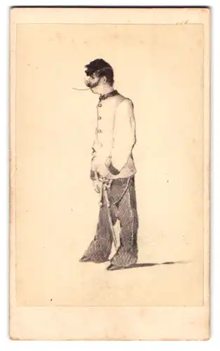 Fotografie unbekannter Fotograf und Ort, K.u.K. Soldat in Uniform mit Moustache, Karikatur