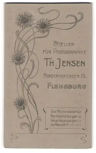 Fotografie Th. Jensen, Flensburg, Norderhofenden 15, blühende Sonnenblumen, Rückseitig Paar-Portrait