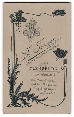 Fotografie Th. Jensen, Flensburg, Norderhofenden 15, Florale Verzierung mit Blumenblüten, Rückseitig Damen Portrait