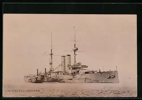 AK Britisches Kriegsschiff HMS King Edward VII. auf hoher See