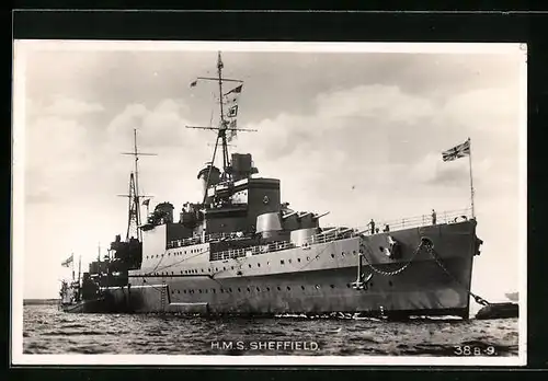 AK Britisches Kriegsschiff HMS Sheffield in der Bugansicht