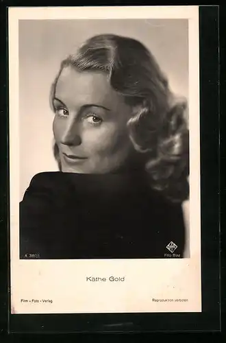 AK Schauspielerin Käthe Gold mit Blick über die Schultern