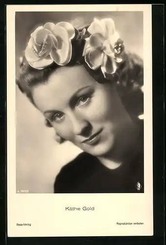 AK Schauspielerin Käthe Gold mit Blumen in den Haaren