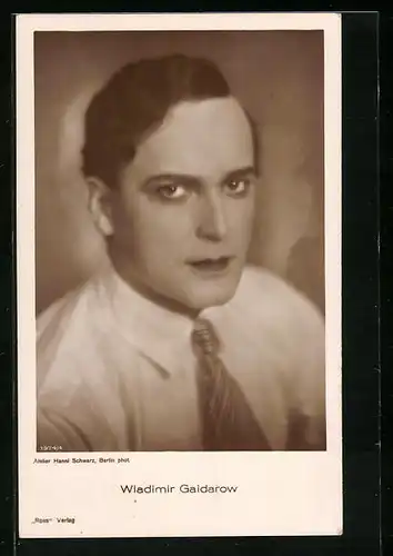 AK Schauspieler Wladimir Gaidarow, geschminkt mit Krawatte