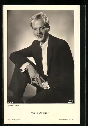 AK Schauspieler Malte Jaeger im Anzug