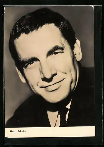 AK Schauspieler Horst Schulze mit einem zufriedenem Lächeln