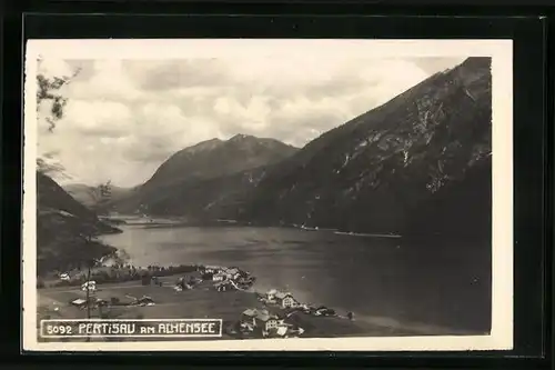 AK Pertisau am Alhensee, Ortsansicht mit Gebirgspanorama