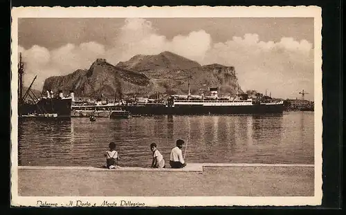 AK Palermo, Il Porto e Monte Pellegrino mit Kindern am Hafen