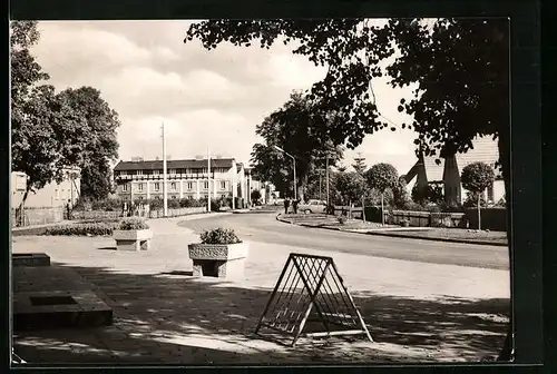 AK Rothenmoor /Teterow, Strassenpartie mit Passanten